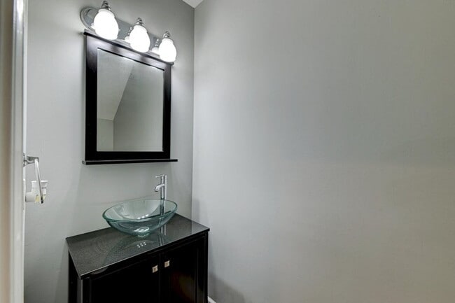 Building Photo - 3 Bedroom, 2.5 Bathroom Townhome in Ellington Woods - Mt Pleasant