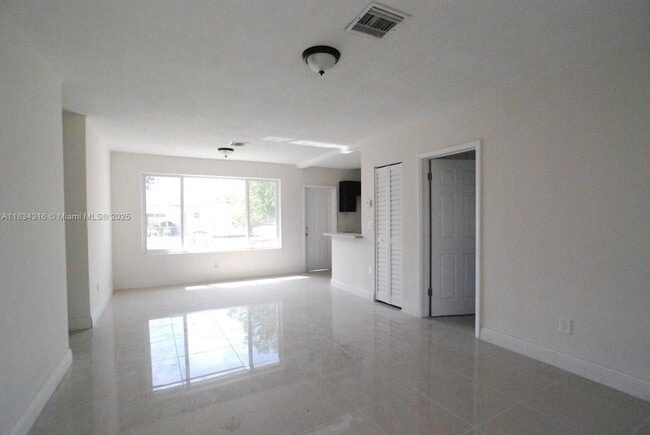 Building Photo - 3110 SW 33rd Ave