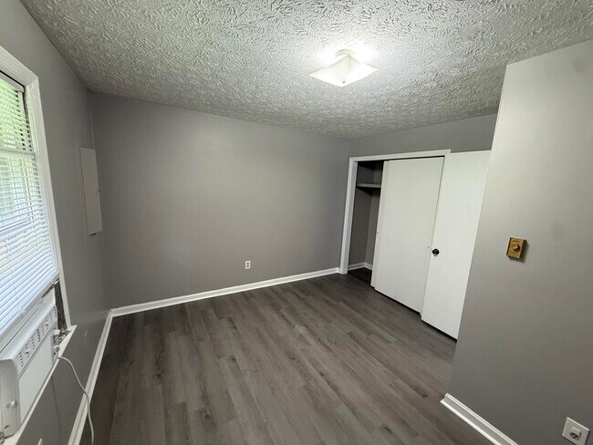 Building Photo - 327 Garden Park Dr