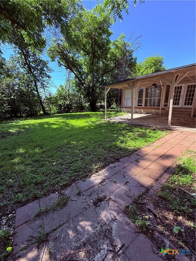 Building Photo - 2218 Terrace Dr