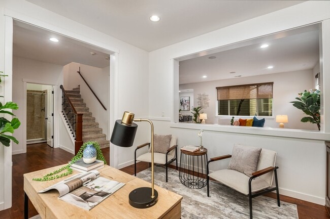 Building Photo - North East Facing 4 bed 3 bath ready for m...