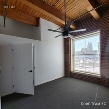 Building Photo - 202 W 5th St