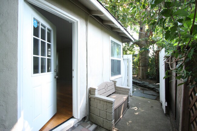 Building Photo - 1137 Forest Ave