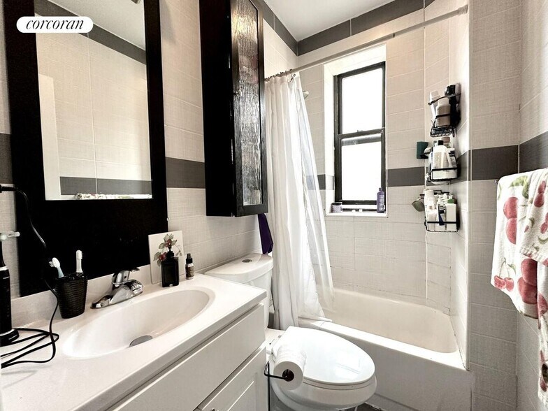 Building Photo - 508 W 136th St