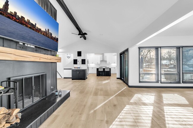 Building Photo - 15160 W Oak Spring Rd