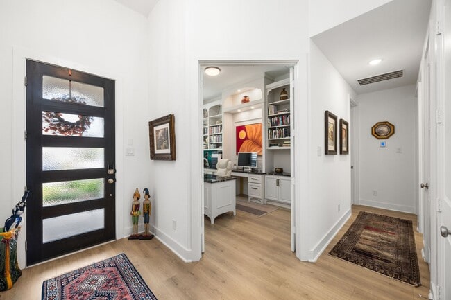 Building Photo - 17910 McClary Cardinal Dr