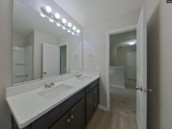 Building Photo - 750 Chariot Way