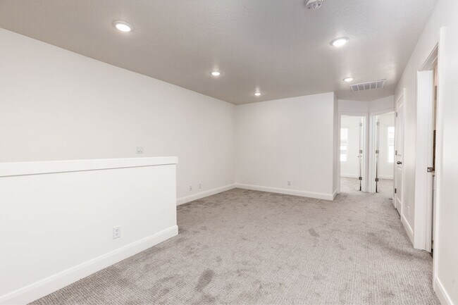 Building Photo - 6001 S Carnelian Pkwy