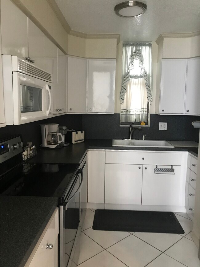 Building Photo - 1000 S Ocean Blvd