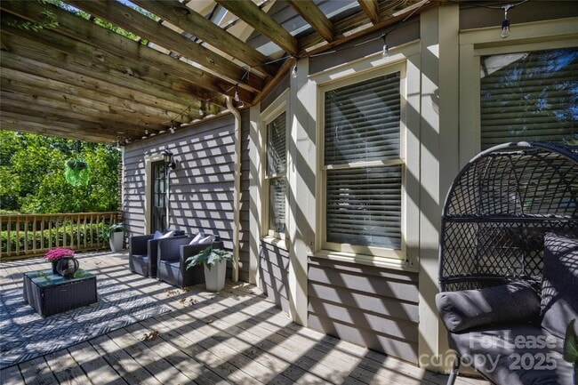Building Photo - 909 Woodruff Pl