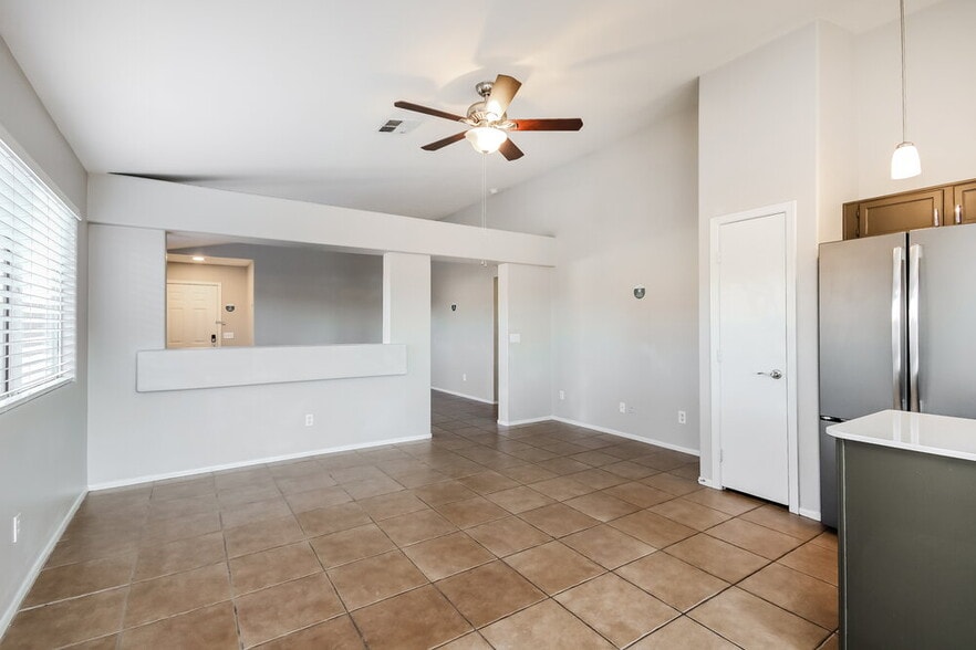 Building Photo - 21632 N 33rd Ave