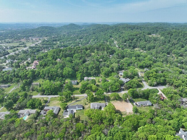 Building Photo - **RARE BRENTWOOD FIND, A MASTERCLASS IN ELEGANT SOUTHERN DESIGN**