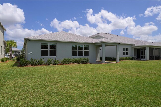 Building Photo - 12300 SW Myrtle Oak Dr