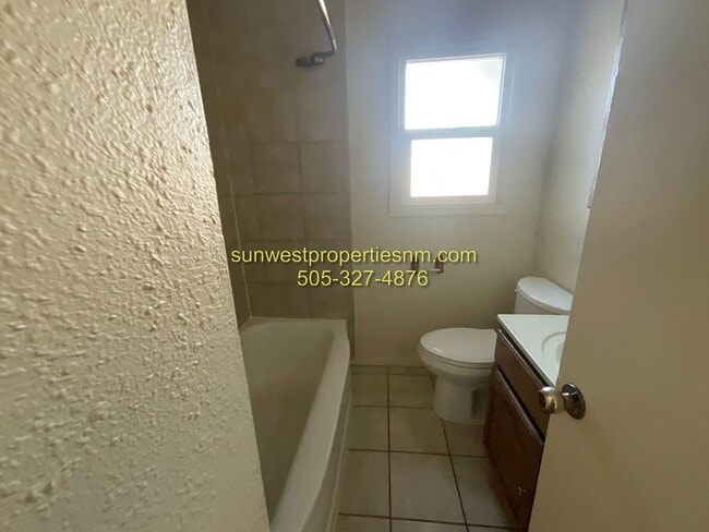 Building Photo - 3 Bedroom, 1 Bath House