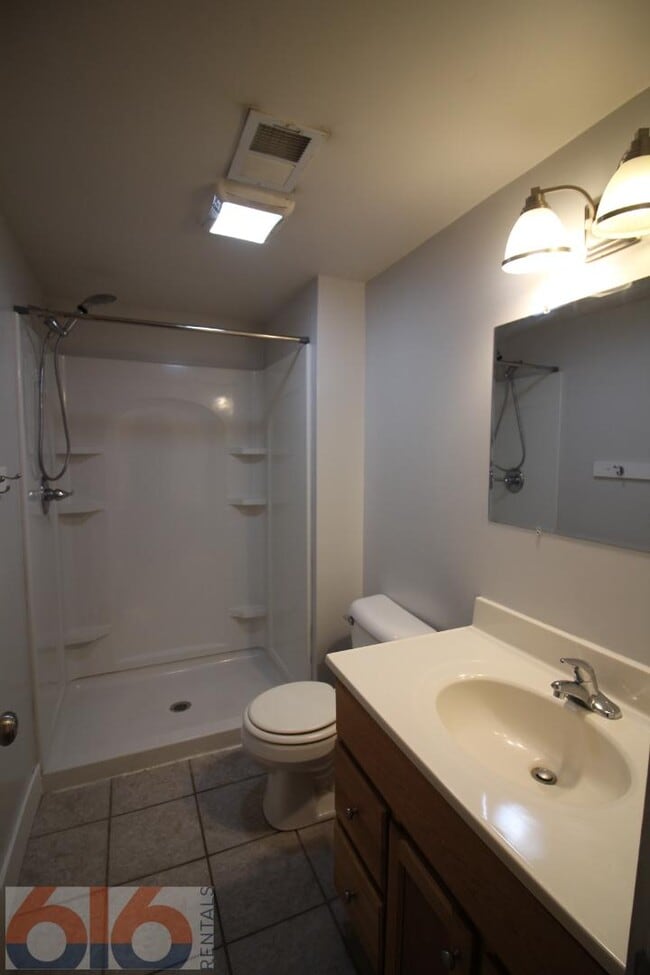 Building Photo - 813 Douglas St NW