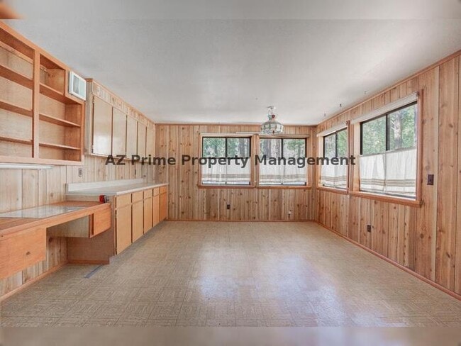 Building Photo - 5383 Glenwood Ln