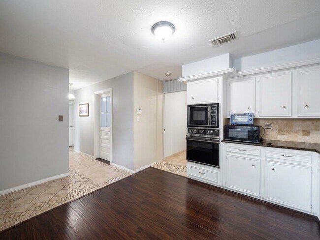 Building Photo - 9518 Langdon Ln