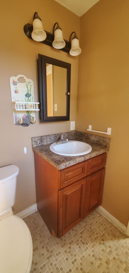 Building Photo - 2604 Aden Pl