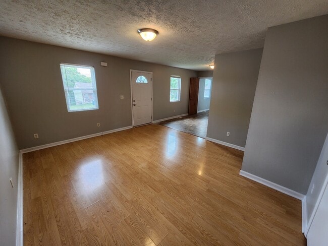 Building Photo - 203 1/2 Dove Dr