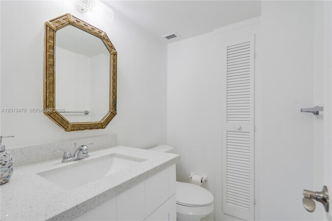 Building Photo - 9511 Collins Ave