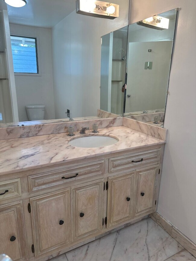 Building Photo - Elegant 4 + 3.5 Pool Home Van Nuys $1,000 Move in Special before May 1st 2026