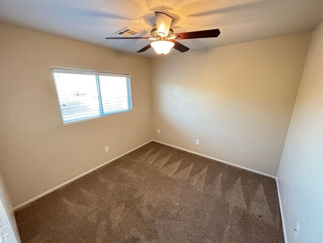 Building Photo - Gorgeous 3Bed/2.5Bath, 2-Story Home located in the SW part of the valley