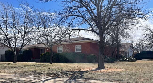 Building Photo - PRE-LEASING FALL 2026 ! Available AUG 2026