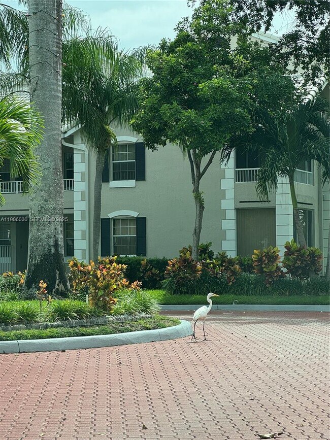 Building Photo - 2831 N Oakland Forest Dr