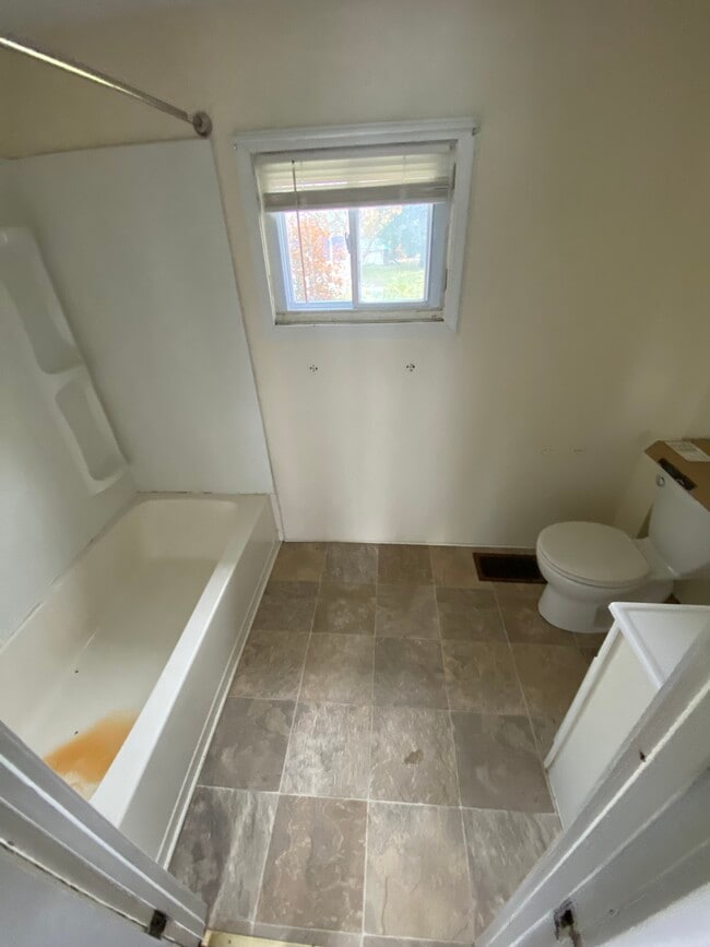 Building Photo - 48 Grove St