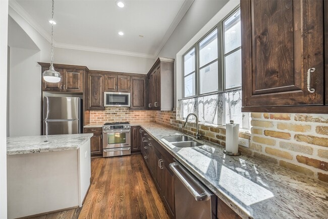 Building Photo - 1618 Rosewood St