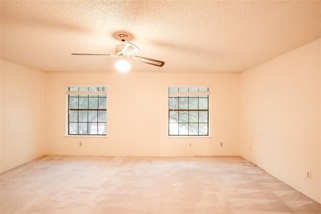 Building Photo - 6914 Dallas Dr