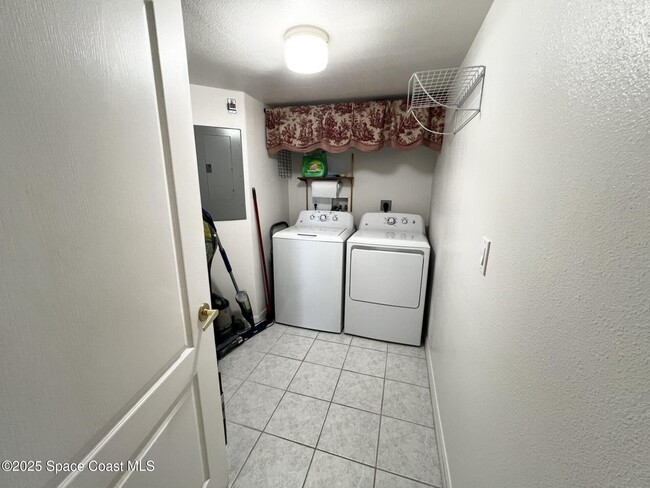 Building Photo - 820 Del Rio Way