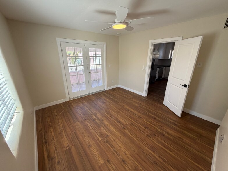 Building Photo - 1827 E Linden St