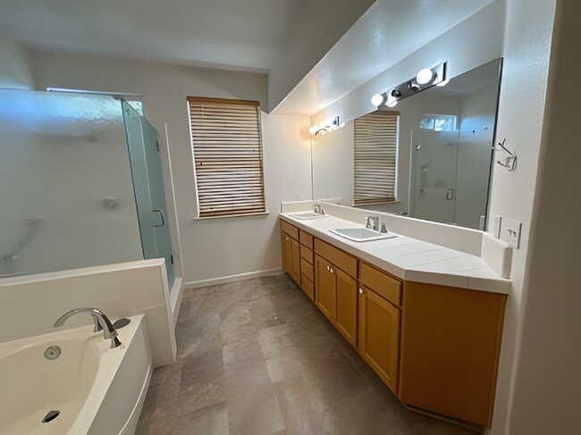 Building Photo - Prestigious Highlands Home for Lease