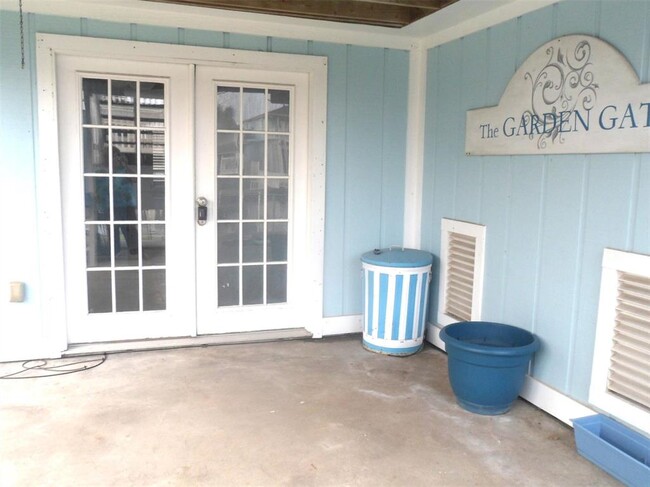Building Photo - 1104 Redfish St