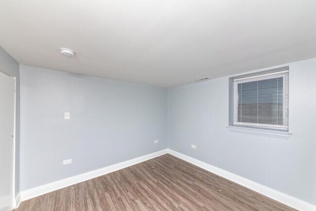 Building Photo - 4 bedroom in Lansing IL 60438