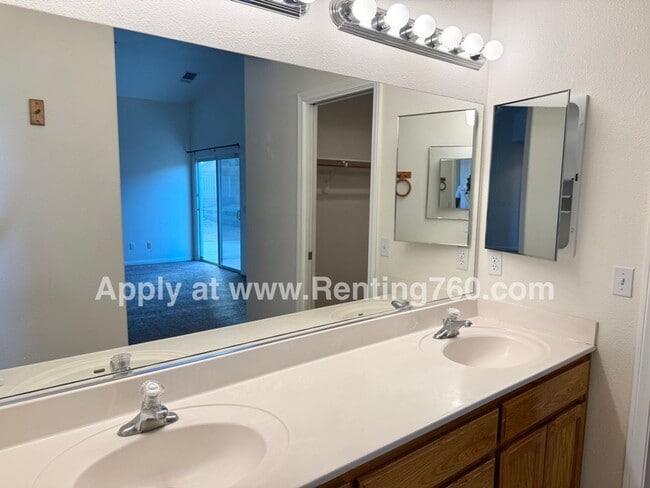 Building Photo - Spacious 4 Bed Home in Copper Hills Neighborhood!