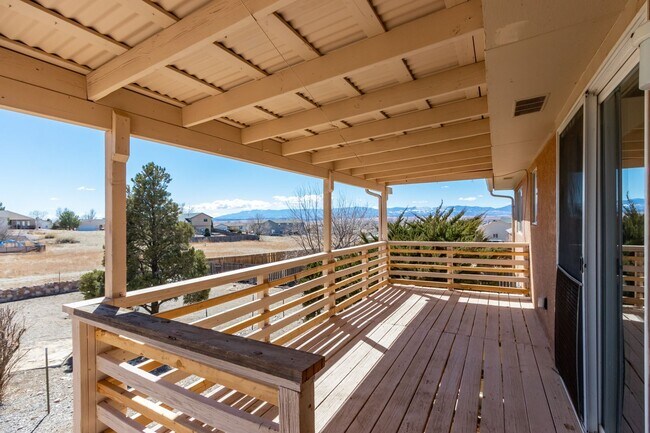 Building Photo - 544 S Watermelon Dr