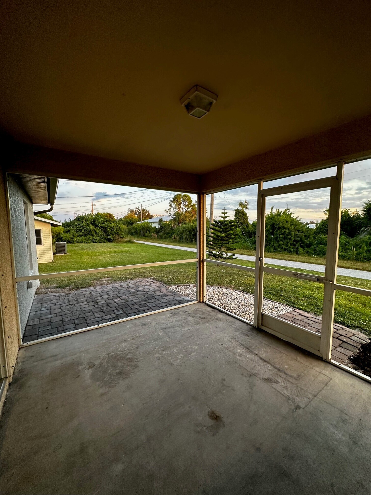 Building Photo - 10413 Kidron Ave