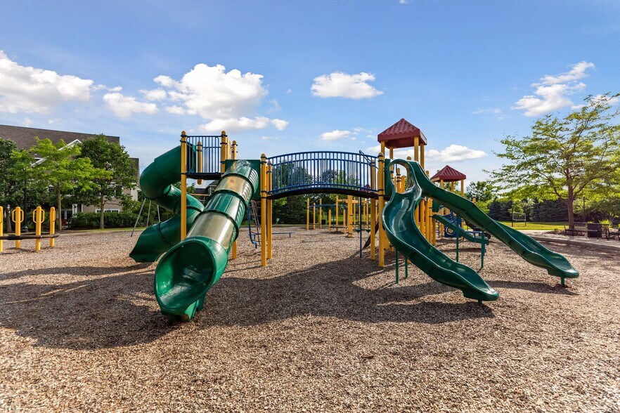 Building Photo - 10749 Falling Water Ln