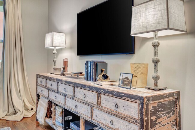 Building Photo - 3 Bed/ 3.5 Bath Townhome in Wedgewood with...