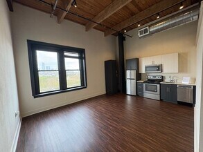 Building Photo - 806 Sampson St