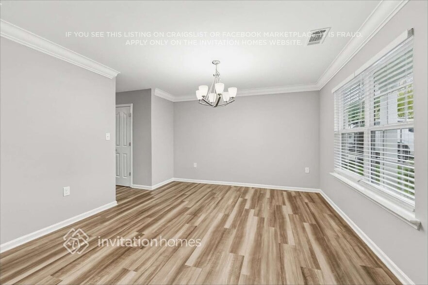Building Photo - 1719 Eastway Dr