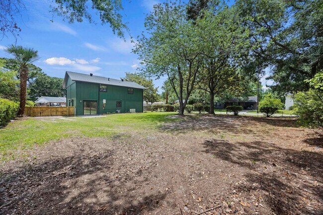 Building Photo - 1411 Westway Dr