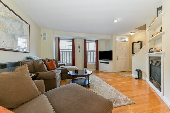 Building Photo - 161 Bunker Hill St