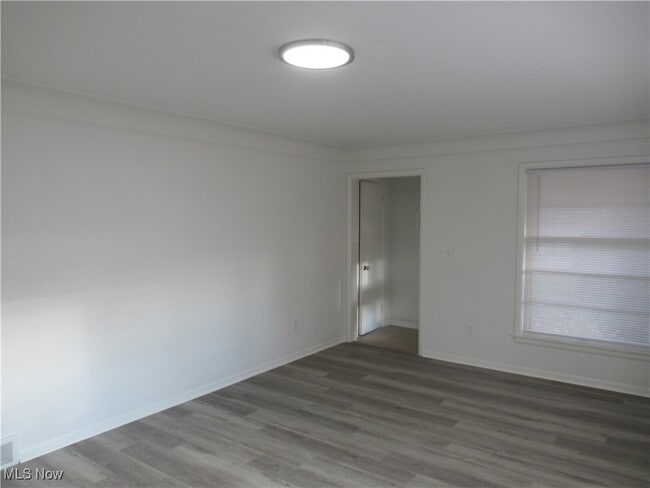 Building Photo - 285 Marion Dr