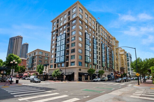 Building Photo - Top Floor Condo in the Gaslamp District!