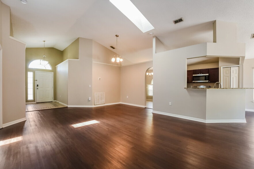 Building Photo - 4202 Mendenwood Ln