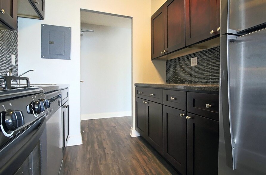 Building Photo - 1301 N Ritchie Ct