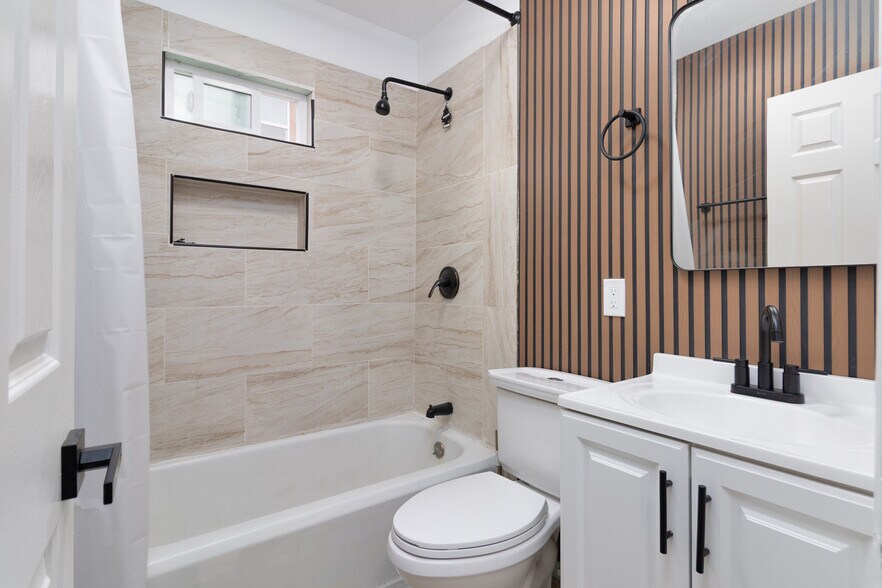 Building Photo - 1723 W 35th Pl